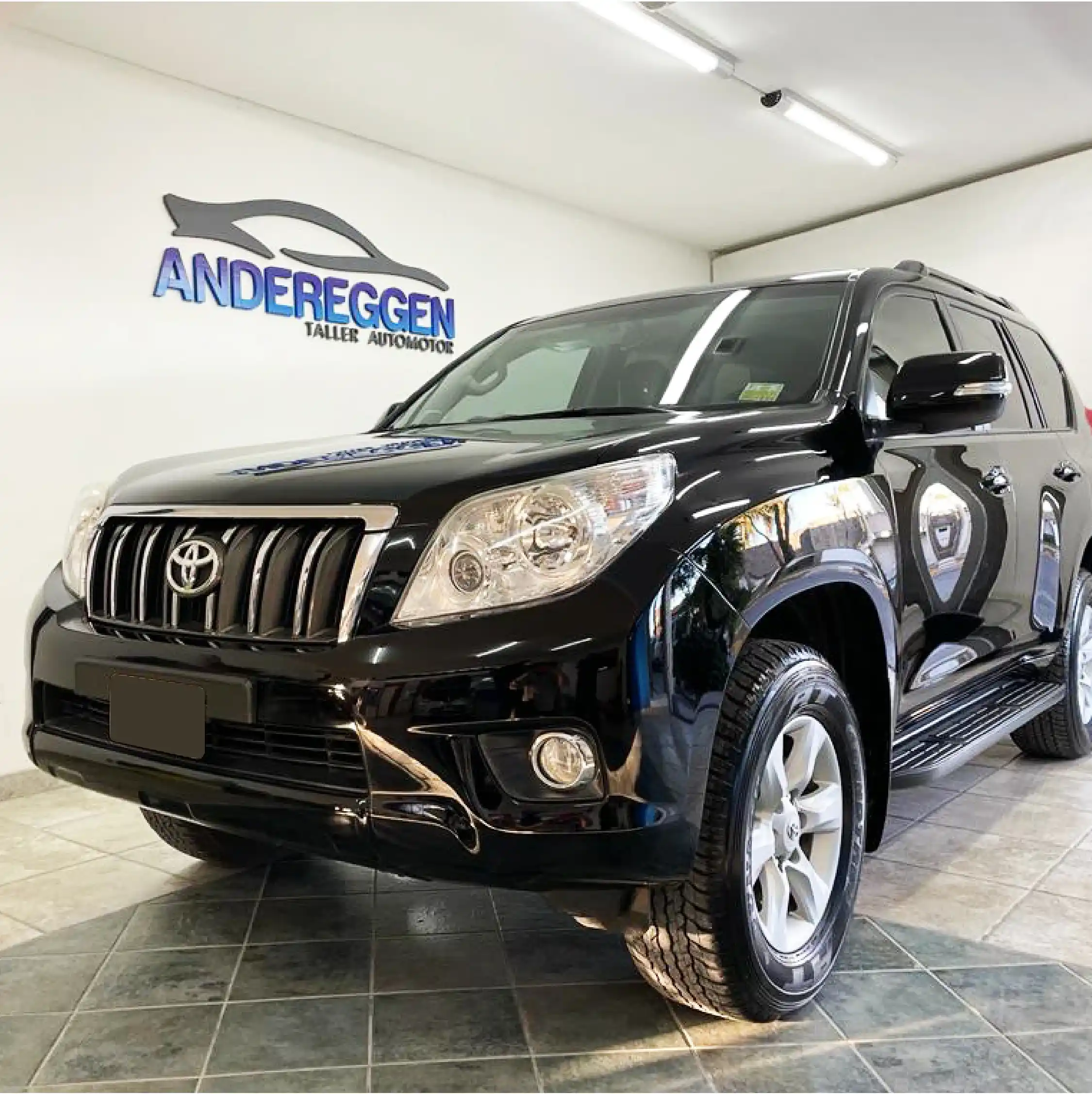 Reparación Toyota - Chapa y pintura completa